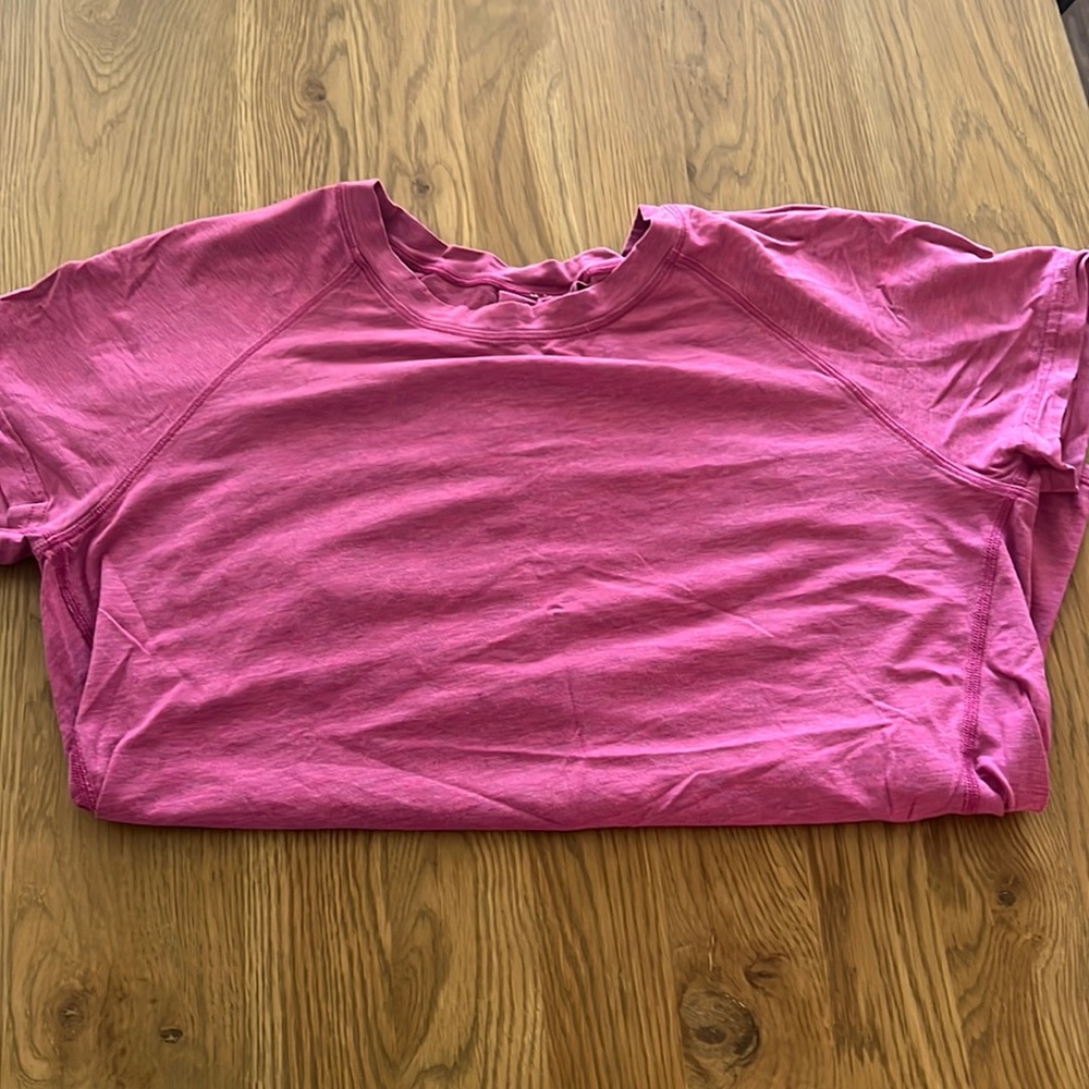 Lululemon tee. Size 6. Heather purple/pink. Loose fit.